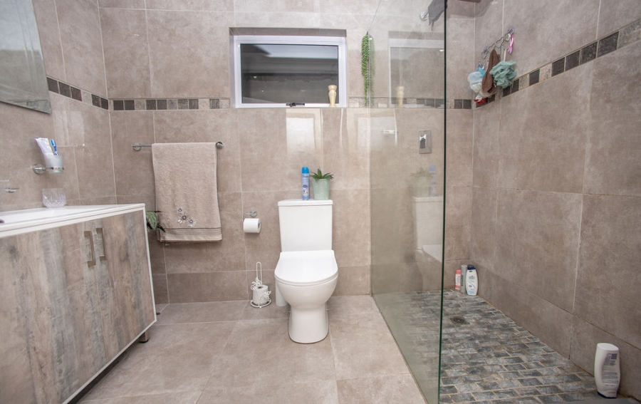 3 Bedroom Property for Sale in Sunnyridge Eastern Cape